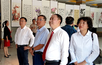 瀘天化股份公司舉行“三慶”活動文學(xué)書畫攝影作品展