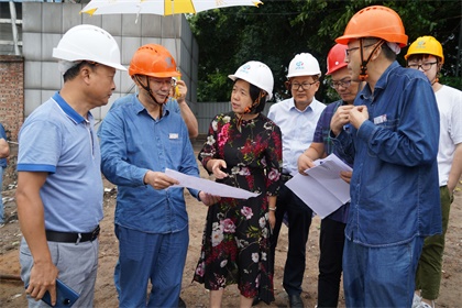 納溪區(qū)委書記徐利到瀘天化污水提標改造項目現(xiàn)場辦公