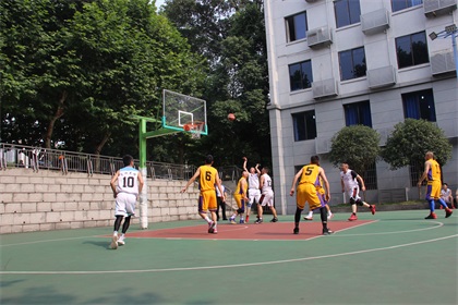 瀘天化股份公司與川南煤業(yè)公司魯班山北礦開展籃球友誼賽