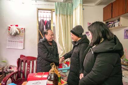 瀘天化股份公司開展節(jié)前送溫暖活動