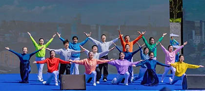 公司情景舞蹈參加2024年瀘州市慶?！拔逡弧眹?guó)際勞動(dòng)節(jié)文藝匯演