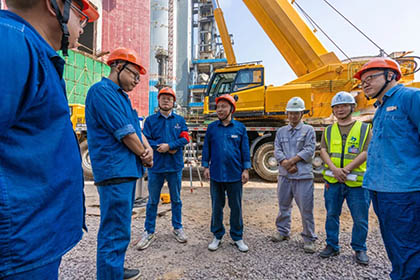 瀘天化股份公司黨委書記、董事長廖廷君帶隊(duì)檢查尿素造粒環(huán)保升級改造項(xiàng)目施工安全及工程進(jìn)展情況